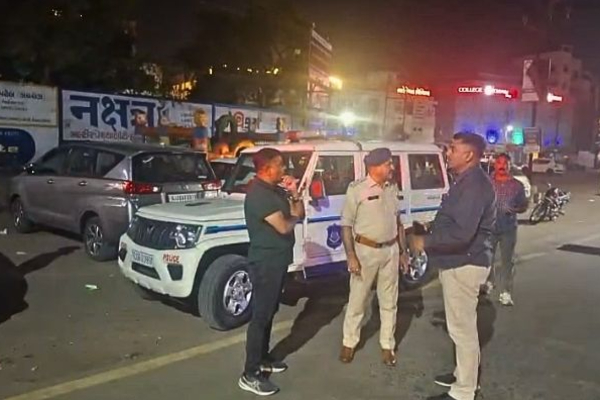 வழி விடச் சொல்லி ஹாரன் அடித்ததற்காக கொல்லப்பட்ட நகைக்கடை உரிமையாளர் | Gujarat Jeweller Murdered Over Honking