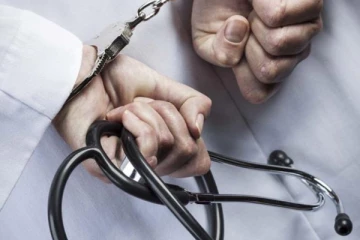 හොර දොස්තරට වැඩ වැරදෙයි..