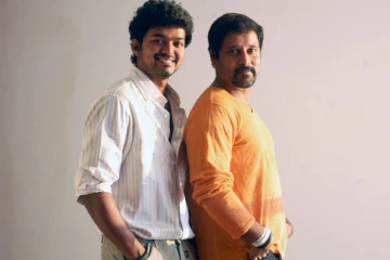 விஜய்யின் கில்லி படப்பிடிப்பு தளத்தில் நடிகர் விக்ரம்.. இதுவரை வெளிவராத சூப்பர் போட்டோ