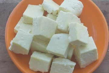 இனி கடைக்கு போக தேவையில்லை.. வீட்டிலேயே எளிமையாக பன்னீர் செய்வது எப்படி?