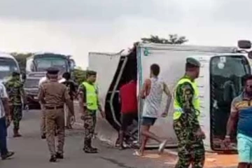 தெற்கு அதிவேக வீதியில் விபத்த்தால் கடும் வாகன நெரிசல்