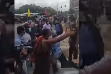 பிணையில் அனுமதிக்கப்பட்ட தொழிற்சங்க உறுப்பினர்களை கட்டாயமாக தனிமைப்படுத்தியதை கண்டித்துள்ள ஐக்கிய தேசிய கட்சி