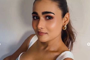 இட்லி கடை பட நடிகை ஷாலினி பாண்டேவின் கிளாமர் கிளிக்ஸ்..