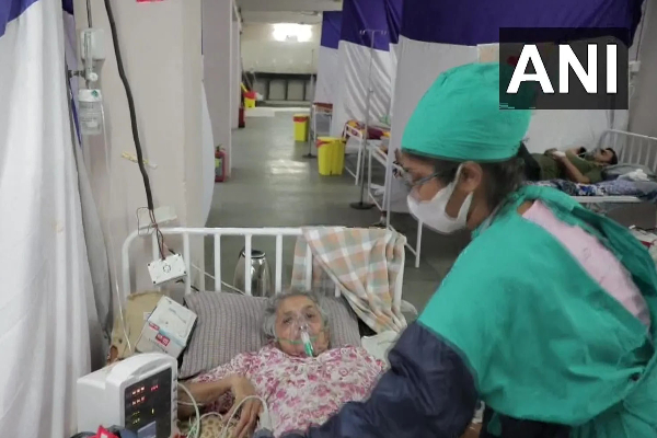 4 மாத கர்ப்பம்!.. கொரோனா நோயாளிகளுக்காக சேவையாற்றும் இளம்பெண்- குவியும் பாராட்டுகள் | Nurse Who Is Pregnant Attends To Covid19 Patients