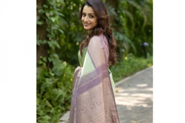 பார்ப்பவர் உள்ளத்தை கொள்ளை கொள்ளும் அழகில் நடிகை த்ரிஷா லேட்டஸ்ட் ஸ்டில்கள்