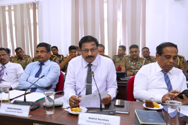 யாழ்ப்பாணத்தில் காணி மோசடிகள்; பொலிஸாருக்கு வடக்கு ஆளுநர் பாராட்டு! | Land Scams Jaffna Northern Governor Praises Police