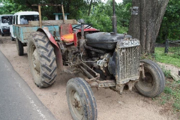 சட்டவிரோதமாக மண் ஏற்றிவந்த உழவு இயந்திர சாரதி கைது!
