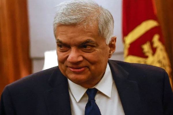சந்திப்பை புறக்கணித்து லண்டன் பறந்தார் ரணில் - தொடரும் நெருக்கடி | Ranil Ignored The Meeting And Flew To London