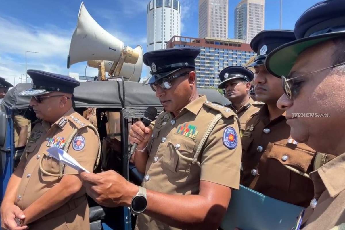 ஜனாதிபதி செயலகத்துக்கு முன்பாக பதற்றம் ; தூக்கி எறியப்பட்ட நீதிமன்ற தடை உத்தரவு | Court Bans Protest Presidential Secretariat ஜனாதிபதி செயலகத்துக்கு முன்பாக பதற்றம் ; தூக்கி எறியப்பட்ட நீதிமன்ற தடை உத்தரவு | Court Bans Protest Presidential Secretariat