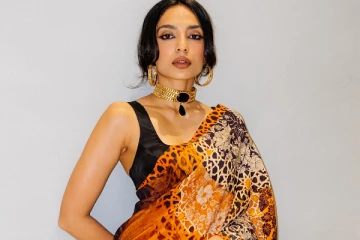 நாக சைதன்யாவை திருமணம் செய்யபோகும் சோபிதா சேலையில் ஹாட் போட்டோஷூட்