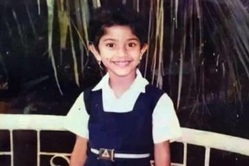 இந்த பள்ளி உடையில் இருக்கும் முன்னணி நடிகை யார் தெரியுமா? நீங்களே பாருங்க