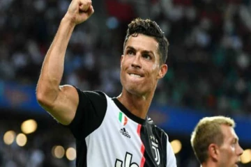 உலகப் புகழ்பெற்ற கால்பந்து வீரர் கிறிஸ்டியானோ ரொனால்டோ படைத்த புதிய சாதனை!