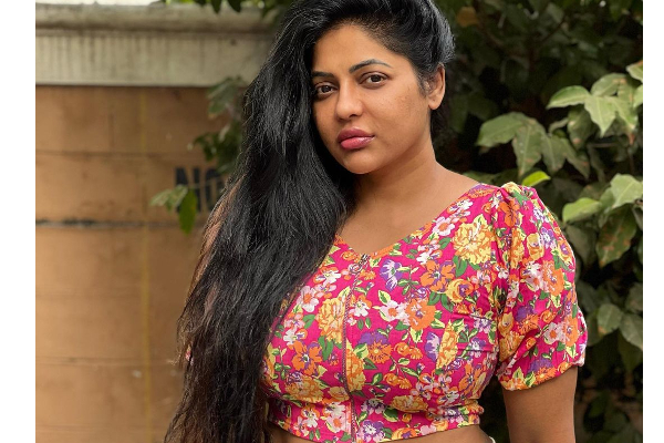 40 வயதை தாண்டியும் இப்படியொரு போஸ்!! டேட்டுவால் வாய்ப்பிளக்க வைக்கும் பாக்கியலட்சுமி ராதிகா.. | Baakiyalakshmi Serial Actress Reshma Photoshoot 40 வயதை தாண்டியும் இப்படியொரு போஸ்!! டேட்டுவால் வாய்ப்பிளக்க வைக்கும் பாக்கியலட்சுமி ராதிகா.. | Baakiyalakshmi Serial Actress Reshma Photoshoot