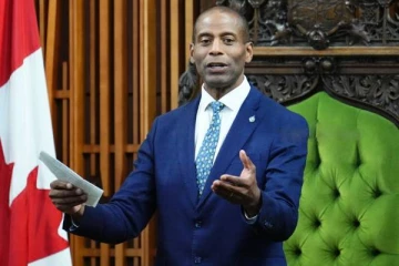 முதல் முறையாக கனடாவில் கறுப்பினத்தவருக்கு வழங்கப்பட்ட அங்கிகாரம்