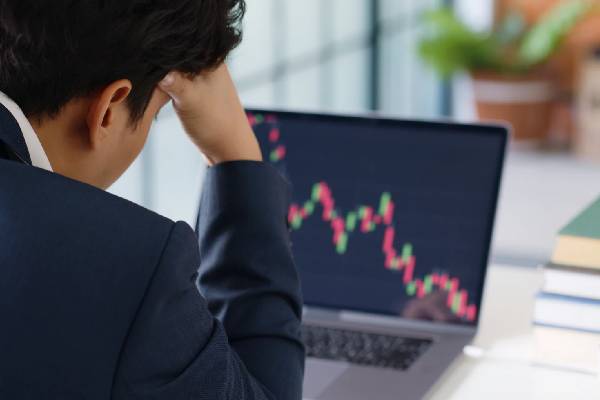 மிக மோசமான வீழ்ச்சி... மில்லியன் கணக்கானோர் பாதிக்கப்படலாம்: எச்சரிக்கும் பொருளாதார நிபுணர்கள் | Terrifying Crash Is Coming மிக மோசமான வீழ்ச்சி... மில்லியன் கணக்கானோர் பாதிக்கப்படலாம்: எச்சரிக்கும் பொருளாதார நிபுணர்கள் | Terrifying Crash Is Coming