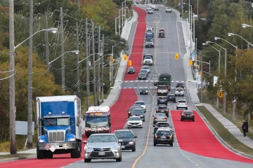 றொரன்டோவில் ஓடும் பஸ்ஸில் 12 சிறுமியை தாக்கிய நபர்