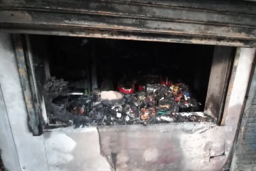 எரிவாயு கசிவு காரணமாக  தீப்பற்றி எரிந்த வியாபார நிலையம்! (Video)