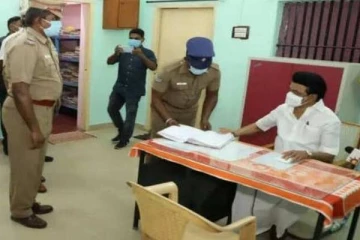 10 நிமிட ஆய்வு; தமிழக முதல்வரால்  பரபரப்பான பொலிஸ் ஸ்டேஷன்!
