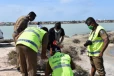 கடற்கரையில் உருக்குலைந்த நிலையில் சடலம் மீட்பு
