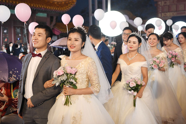 புதுமண தம்பதிகளுக்கு அதிரடி ஆஃரை அறிவித்த சீனா! | China Brought Happiness To The Newlyweds
