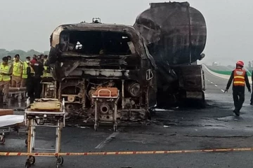 தெற்கு பாகிஸ்தானில் இடம்பெற்ற விபத்தில் 20 பேர் உயிரிழப்பு