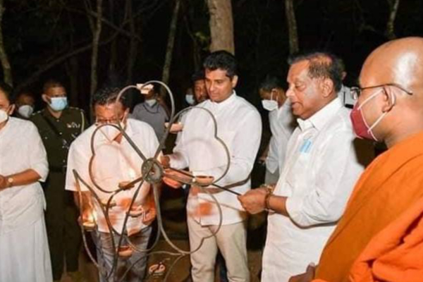 இரவோடு இரவாக திடீரென பிரித்ஓதி வழிபாட்டில் ஈடுபட்ட அமைச்சர்கள் | Ministers Engaged In Separatist Worship Overnight