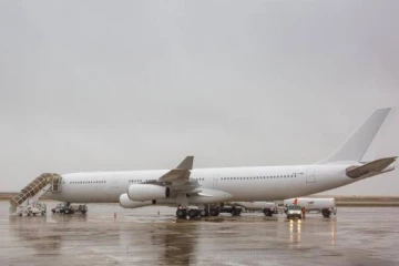 303 இந்தியர்களுடன் சென்ற விமானம்; அவசர தரையிறக்கம் - பரபர பின்னணி!