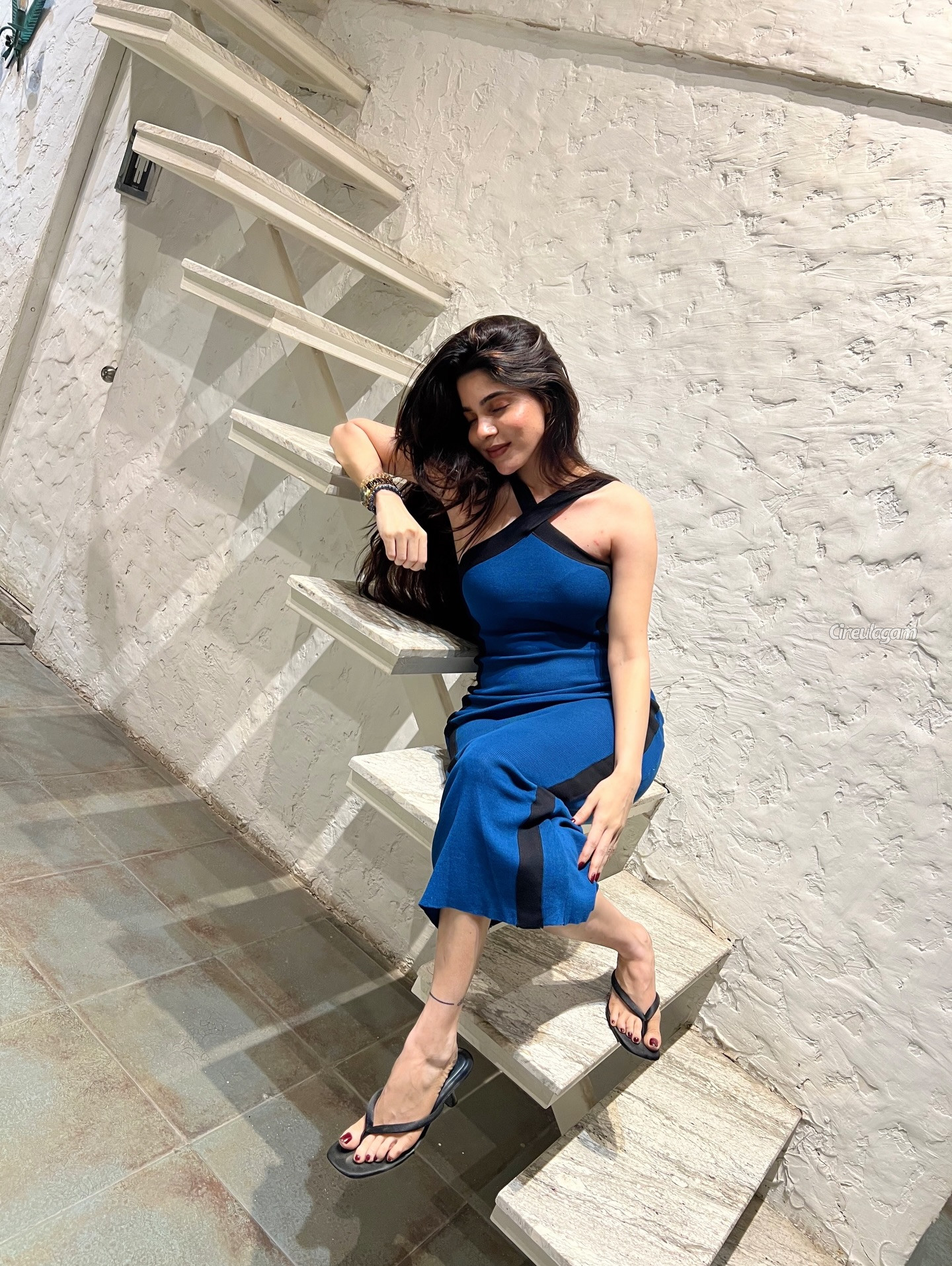 வேற லெவல் கிளாமரில் நடிகை திவ்ய பாரதி.. ஹாட் ஸ்டில்கள் 4 Gallery