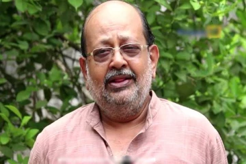 பிரபல நடிகர் ரவிக்குமார் காலமானார்