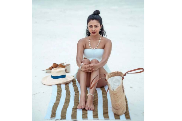 கண்ணை கட்டும் கவர்ச்சியில் அமலா பால்! ரசிகர்களை திக்குமுக்காட செய்த புகைப்படம் | Amala Paul Enjoys Maldives Hot Photos Trending