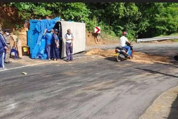 விபத்தில் சிக்கிய ஆயுத லொறி!