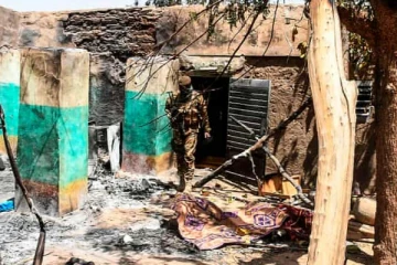 மாலியில் பயங்கரம்..! 3 கிராமங்களில் கொன்று குவிக்கப்பட்ட அப்பாவி மக்கள்: மர்ம நபர்கள் வெறிச்செயல்