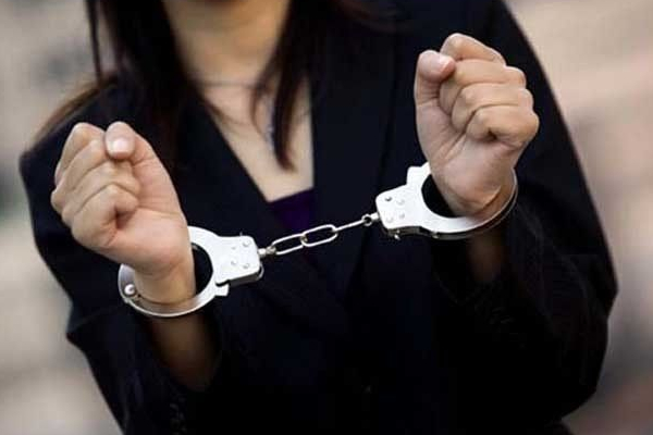 கொழும்பில் பெண் ஒருவரின் மோசமான செயல் அம்பலம் | A Woman S Bad Behavior Is A Crime In Colombo