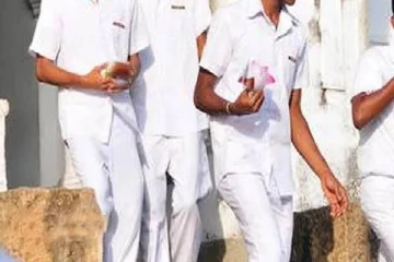 பாடசாலை மாணவனை கொடூரமாக தாக்கிய சக மாணவர்கள்!