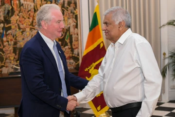 ஜனாதிபதியைச் சந்தித்த அமெரிக்க செனட் சபை உறுப்பினர் (Photos)