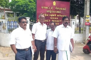 முன்னாள் அமைச்சர் யாழில் கட்டுப்பணம் செலுத்தினார்!