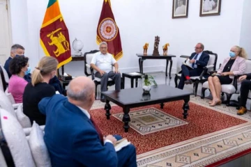 ශ්රී ලංකාව අත්නොහරින බවට යුරෝපා රටවලින් පොරොන්දුවක් - අද පැවති සාකච්ඡාව ගැන ජනපති මාධ්ය අංශයෙන් විශේෂ නිවේදනයක්..! ( PHOTOS)