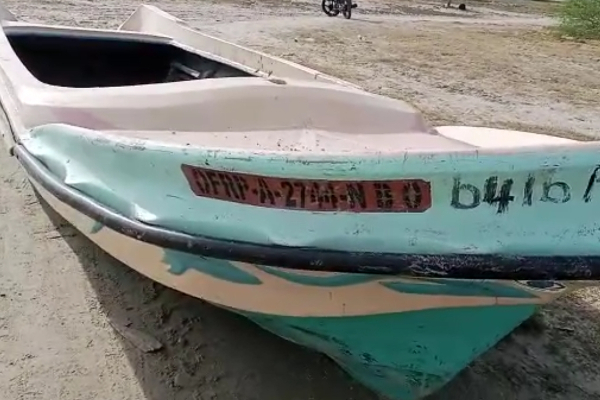 இராமநாதபுரம் அருகே இலங்கை படகு கரை ஒதுக்கம் - ஐபிசி தமிழ்