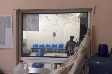 கிளிநொச்சியில் புகையிரத நிலையத்திற்குள் நுழைந்து தாக்குதல்! ஊழியர்கள் வைத்தியசாலையில் (video)