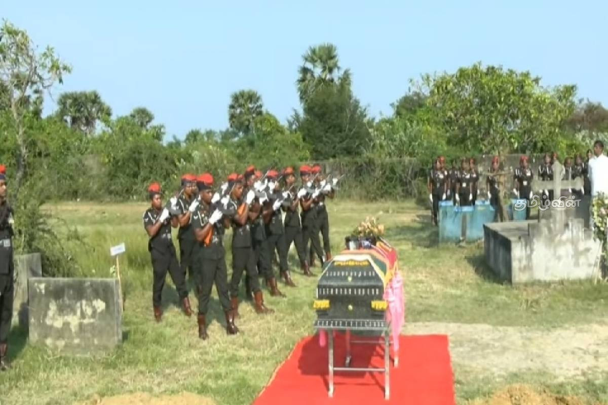 இராணுவத்தின் மூத்த படைப்பிரிவு தமிழ் அதிகாரி இராணுவ மரியாதையுடன் நல்லடக்கம் | Tamil Officer Buried Military Honors In Jaffna