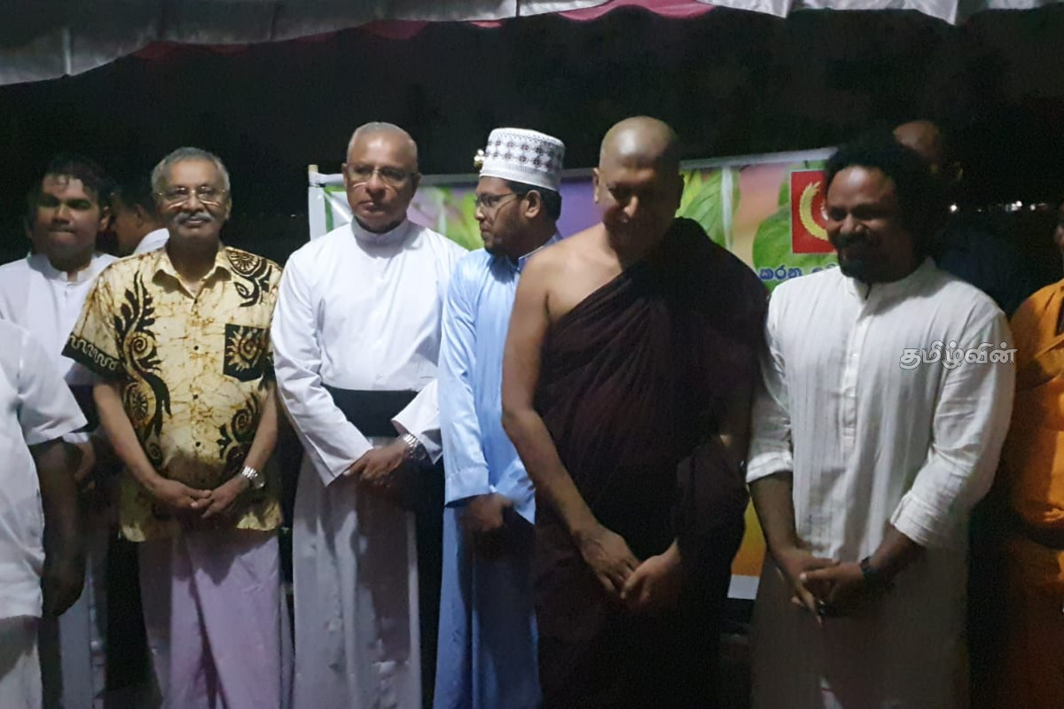நாடளாவிய ரீதியில் கொண்டாட்டப்படும் வெசாக் பண்டிகை - திரளும் பொதுமக்கள் | Vesak Festival Celebrated Islandwide நாடளாவிய ரீதியில் கொண்டாட்டப்படும் வெசாக் பண்டிகை - திரளும் பொதுமக்கள் | Vesak Festival Celebrated Islandwide