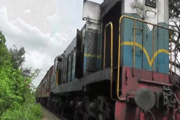 புகையிரதத்தில் ஏற்பட்ட கோளாறு...அவதிக்குள்ளான மக்கள்