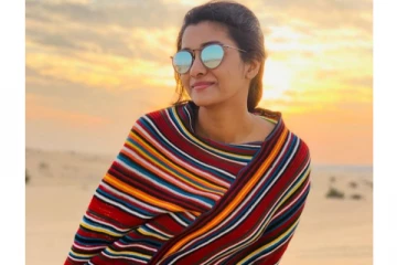 ஷோஃபாவில் நடிகருடன் இப்படியொரு போஸ் நடிகை பிரியா பவானி சங்கர் வெளியிட்ட புகைப்படம்..