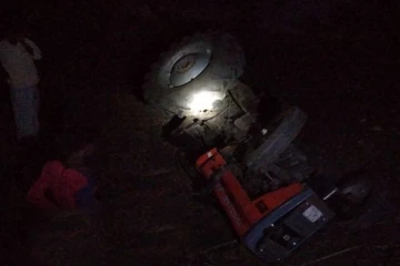 கிளிநொச்சியில் கால்வாயில் விழுந்து விபத்துக்குள்ளாகிய உழவு இயந்திரம்