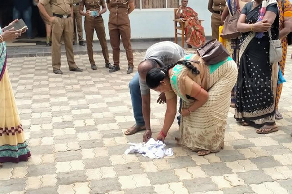கிளிநொச்சியில் பலரையும் ஈர்த்த பொலிஸாரின் மனிதாபிமானம்! | The Humanity Of The Police In Kilinochchi