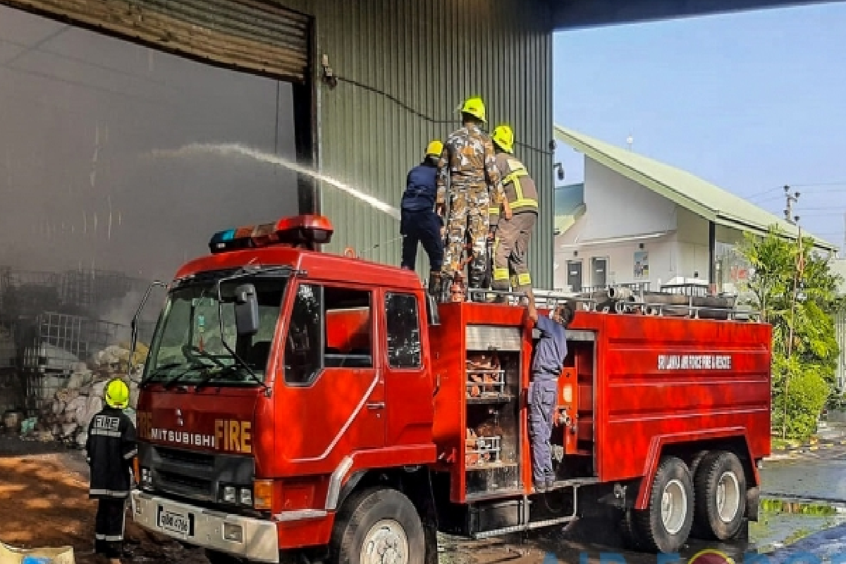 சபுகஸ்கந்த பகுதியில் பாரய தீ விபத்து ; விசாரணைகள் ஆரம்பம் | Major Fire In Sapugaskanda Area