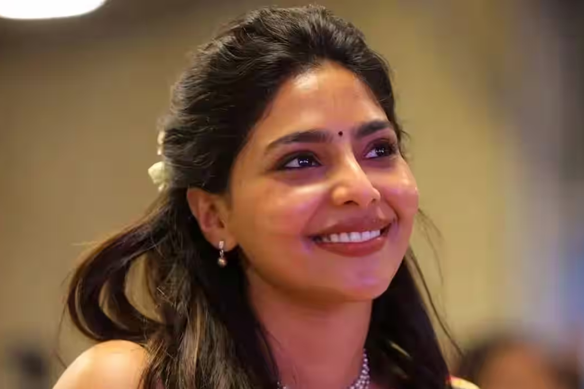 இந்த புகைப்படத்தில் தென்னிந்திய பிரபலம் யார் என்று தெரியுமா? இதோ பாருங்க | Aishwarya Lekshmi Childhood Photo