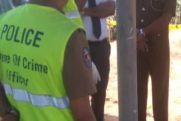 தந்தை கண் முன்னே மகனின் உயிரை பறித்த கும்பல்