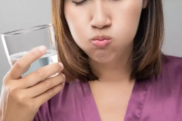 பல் துலக்கும் முன் தண்ணீர் குடித்தால் என்ன நடக்கும் தெரியுமா? ஆயுர்வேதம் என்ன சொல்கிறது