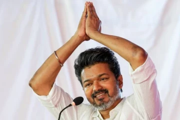 தமிழ் காக்கக் களமாடி உயிர்நீத்த மொழிப்போர் தியாகிகளுக்கு வீர வணக்கம்- தவெக விஜய்